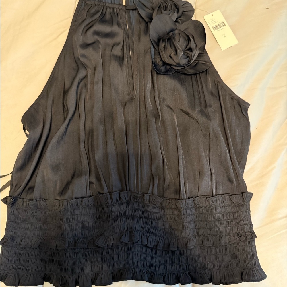 Elegant Black Sleeveless Top with Floral Detail